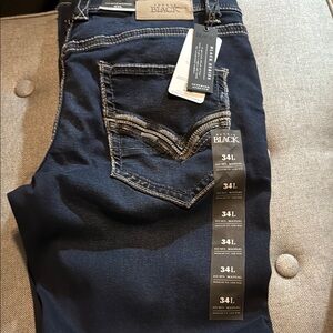 Buckle Black Relaxed Jeans in Classic Black